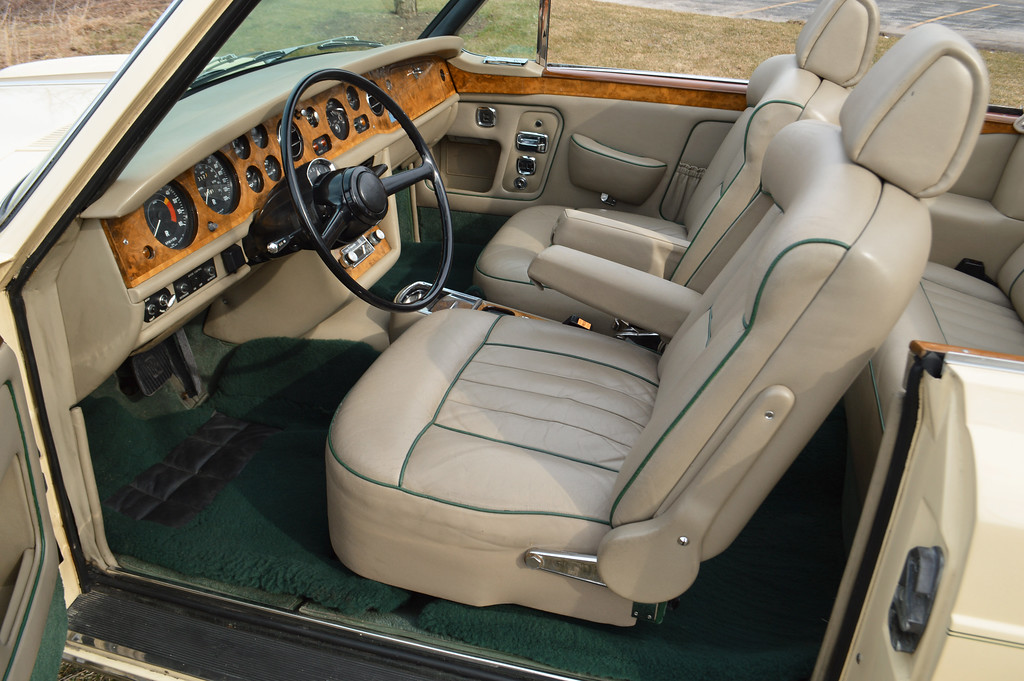 1972 Rolls-Royce Corniche - convertible by HJ Mulliner Park-Ward