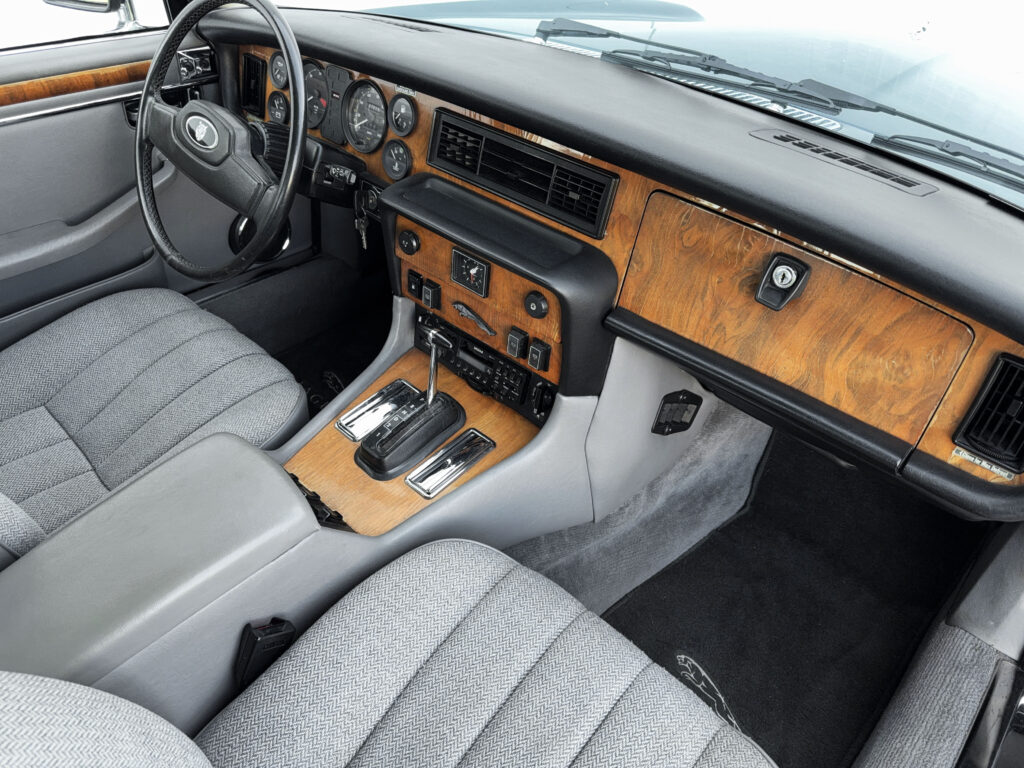 1986 Jaguar XJ6 saloon