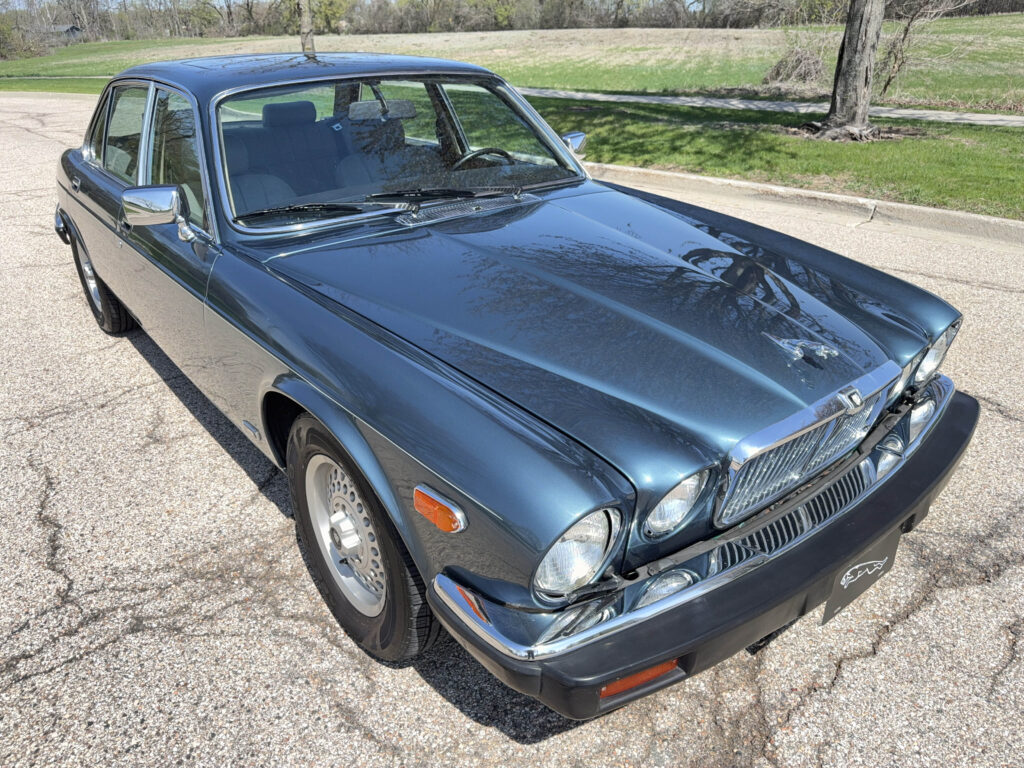 1986 Jaguar XJ6 saloon