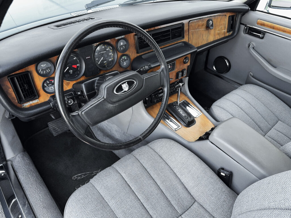 1986 Jaguar XJ6 saloon