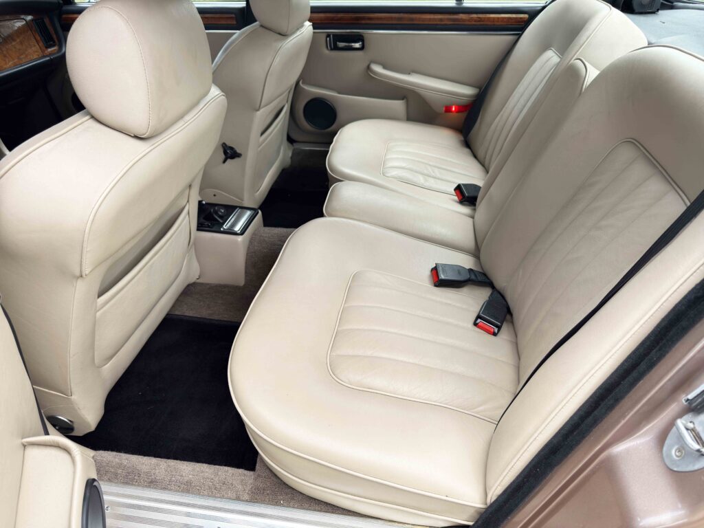 1985 Jaguar Vanden Plas saloon