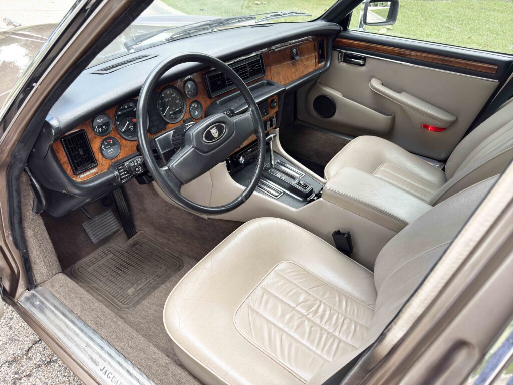 1985 Jaguar Vanden Plas saloon