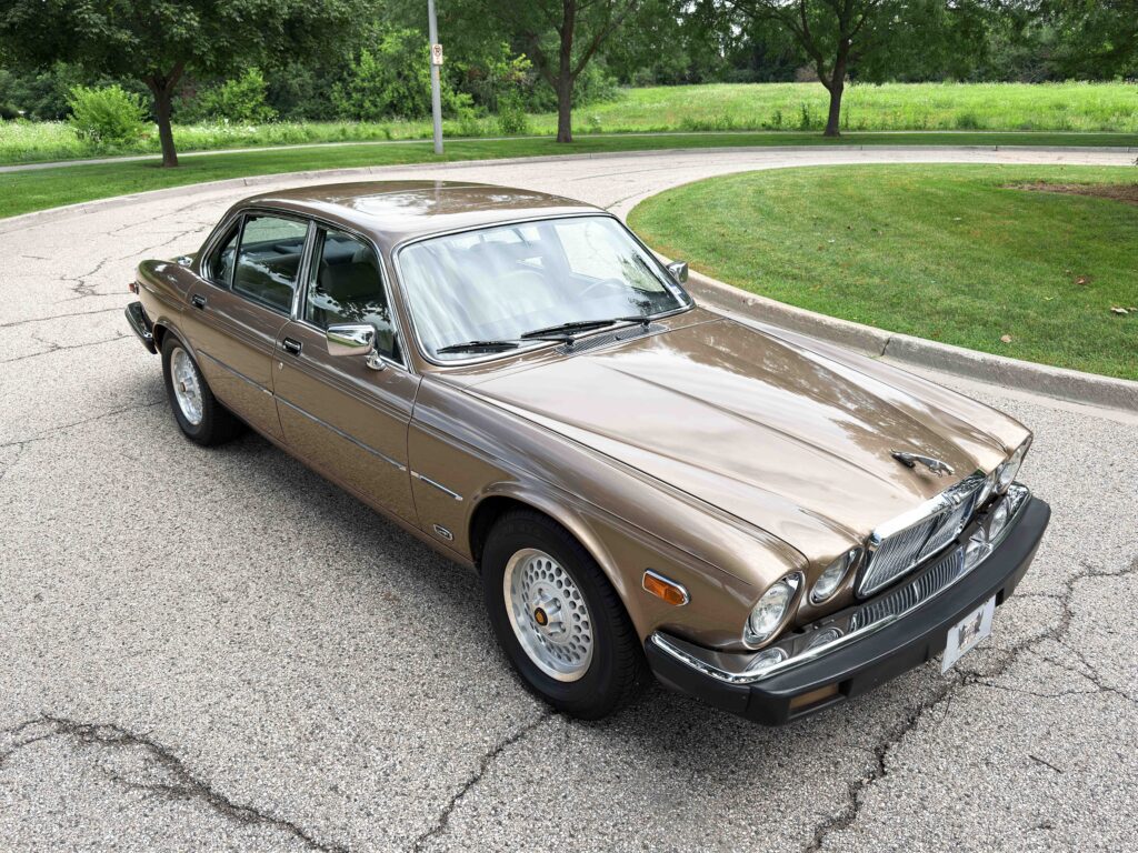 1985 Jaguar Vanden Plas saloon